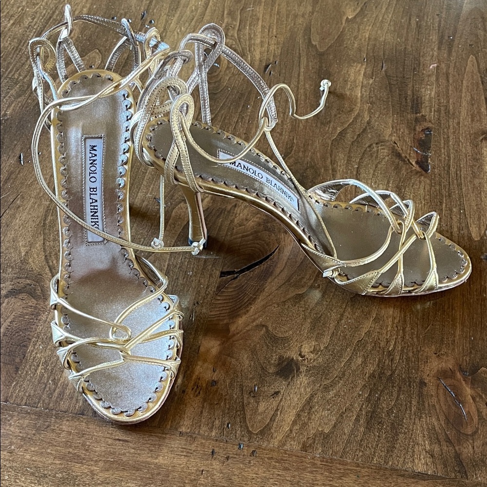 MANOLO BLAHIK Gold Strappy Sandal 35.5